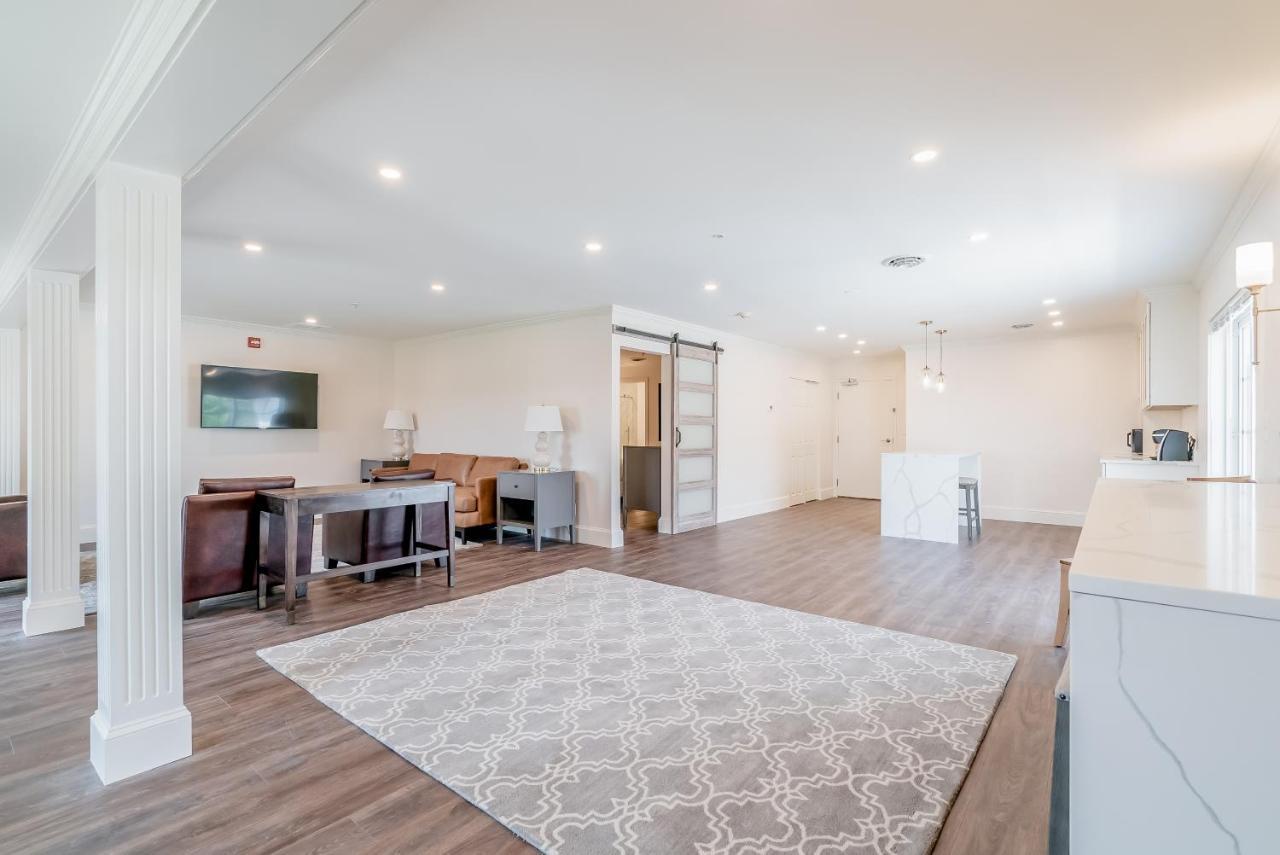 Chateau Renault Egg Harbor City Exterior photo