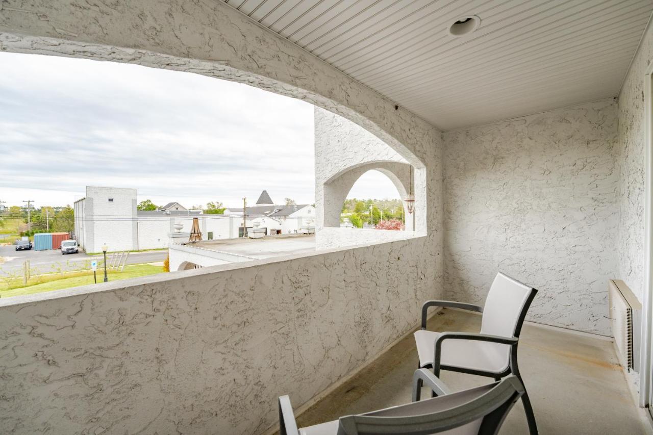 Chateau Renault Egg Harbor City Exterior photo