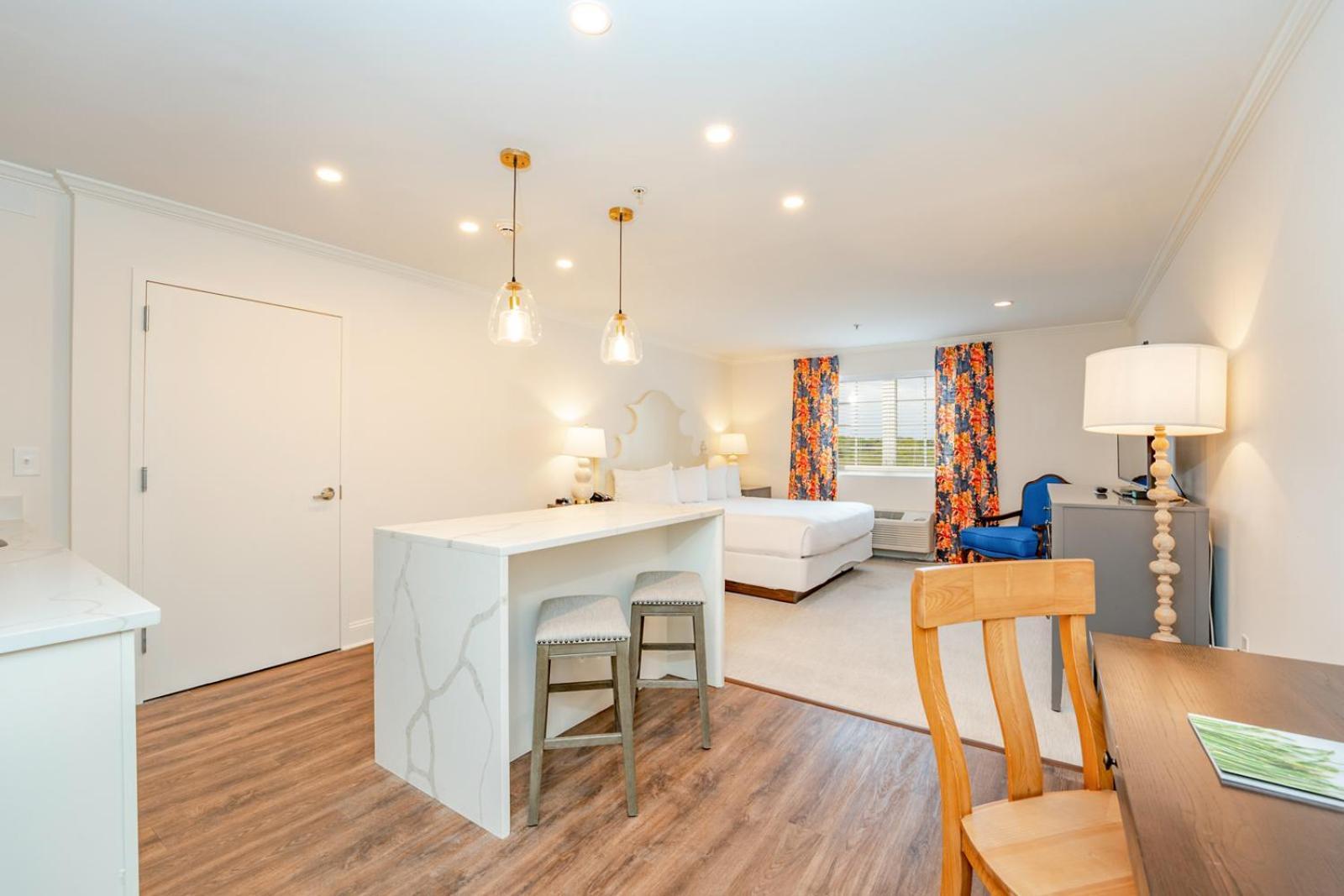 Chateau Renault Egg Harbor City Exterior photo
