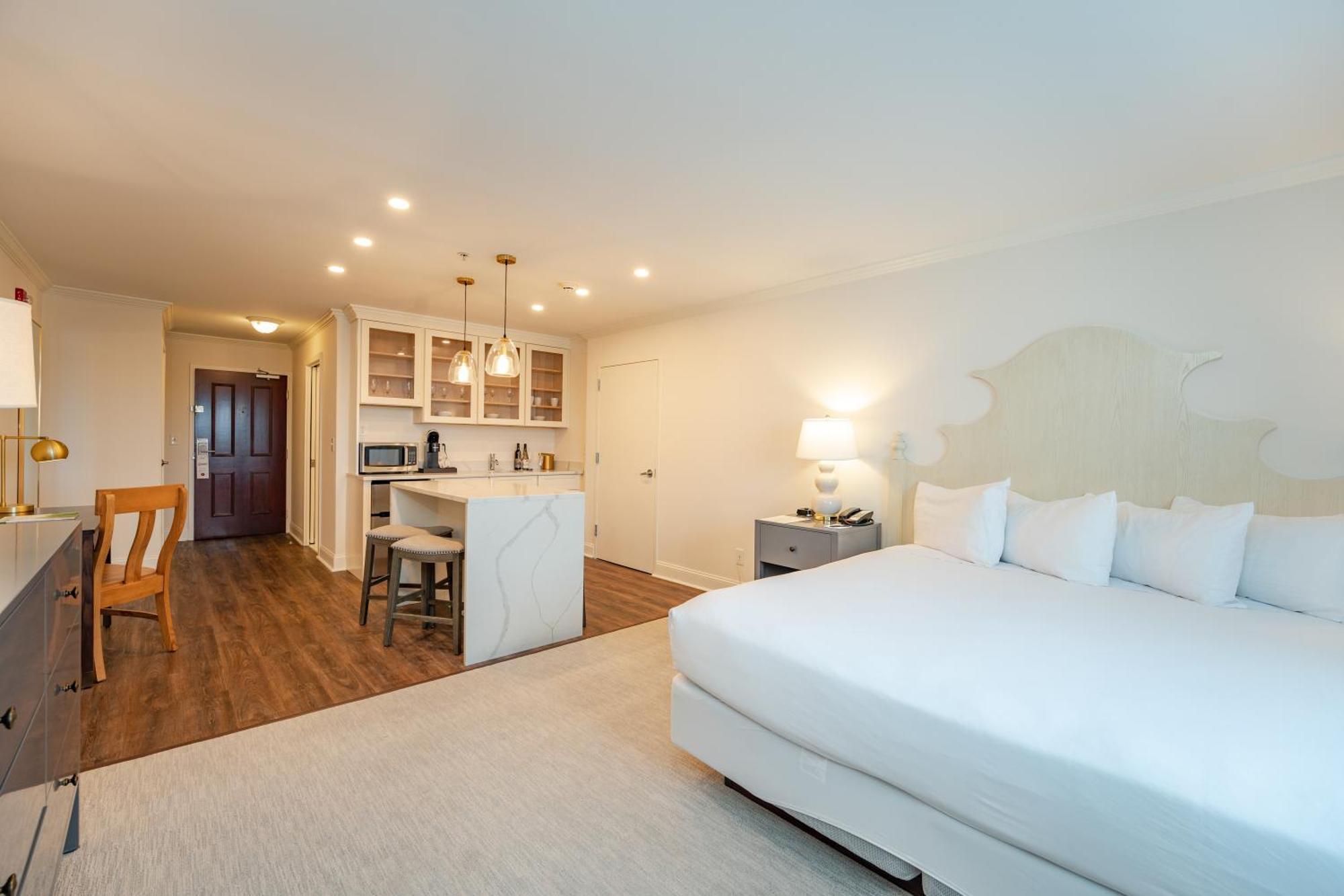 Chateau Renault Egg Harbor City Exterior photo