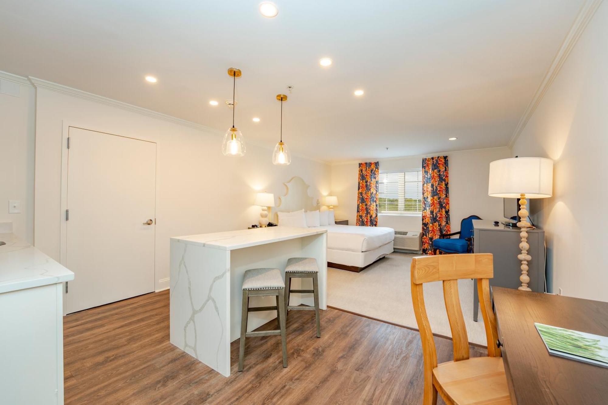Chateau Renault Egg Harbor City Exterior photo
