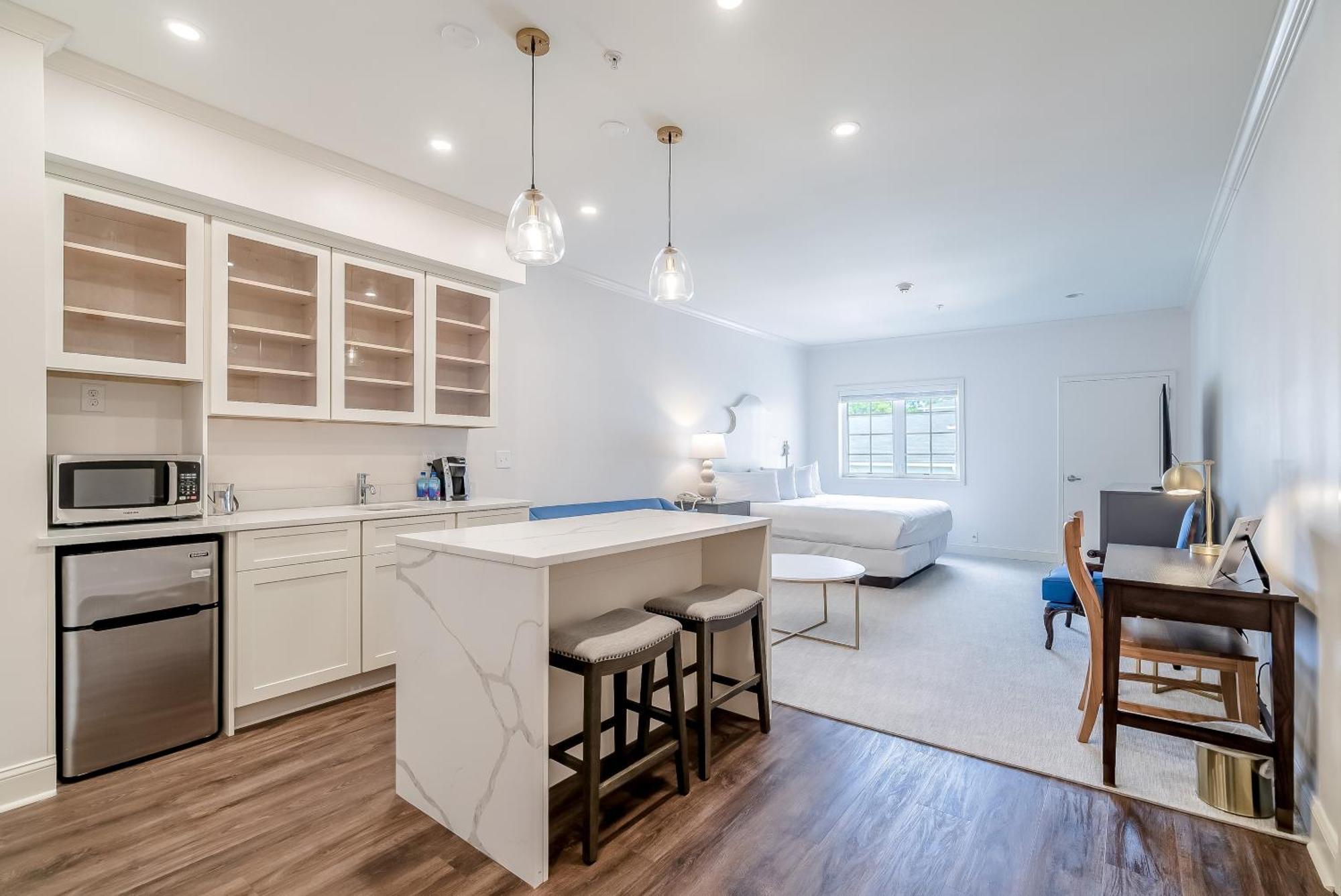 Chateau Renault Egg Harbor City Exterior photo